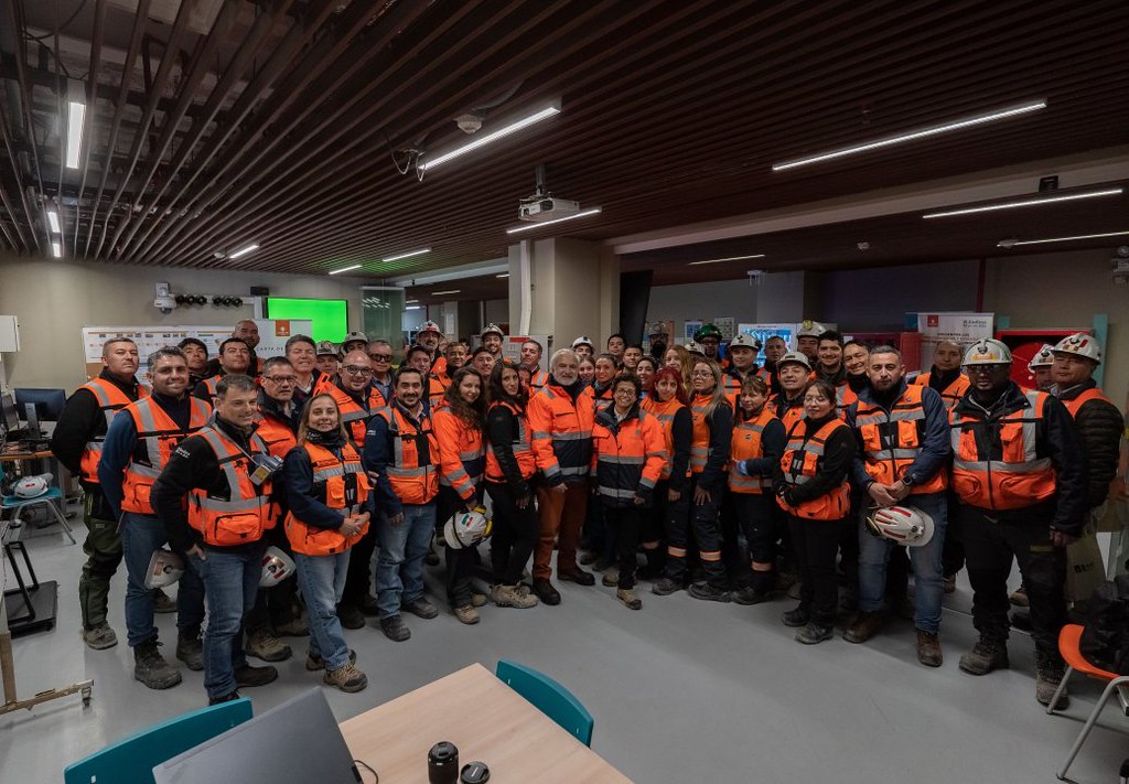 Ministra de Minería, Aurora Williams, conmemora Día del Trabajador.