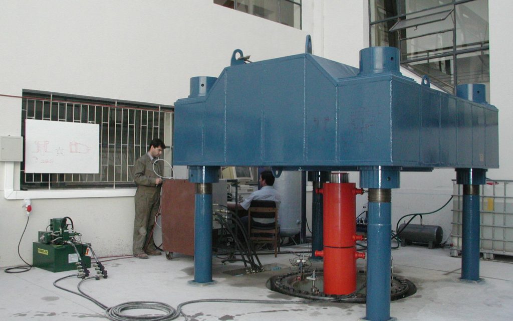 Laboratorio de IDIEM opera único equipo en Sudamérica que evalúa suelos para megaestructuras