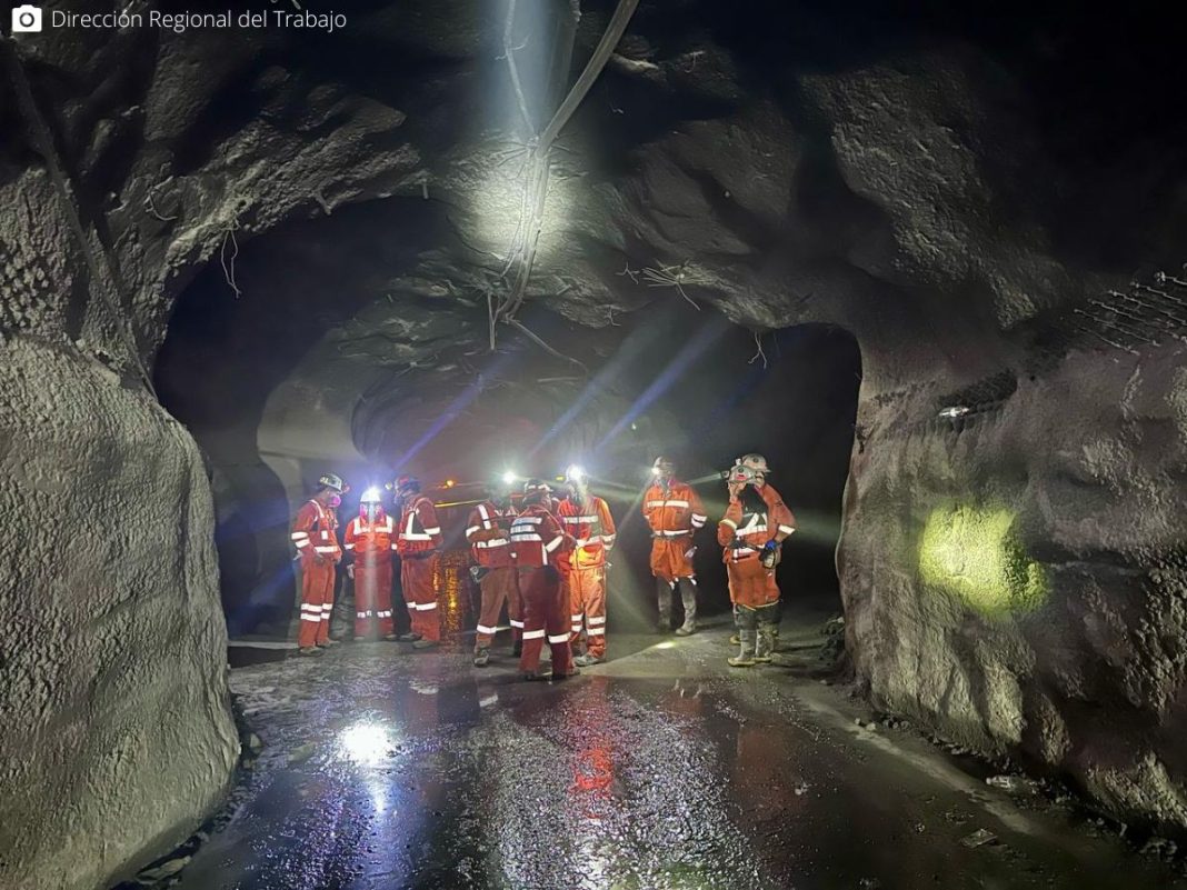 Cinco mineros atrapados en División El Teniente de Codelco